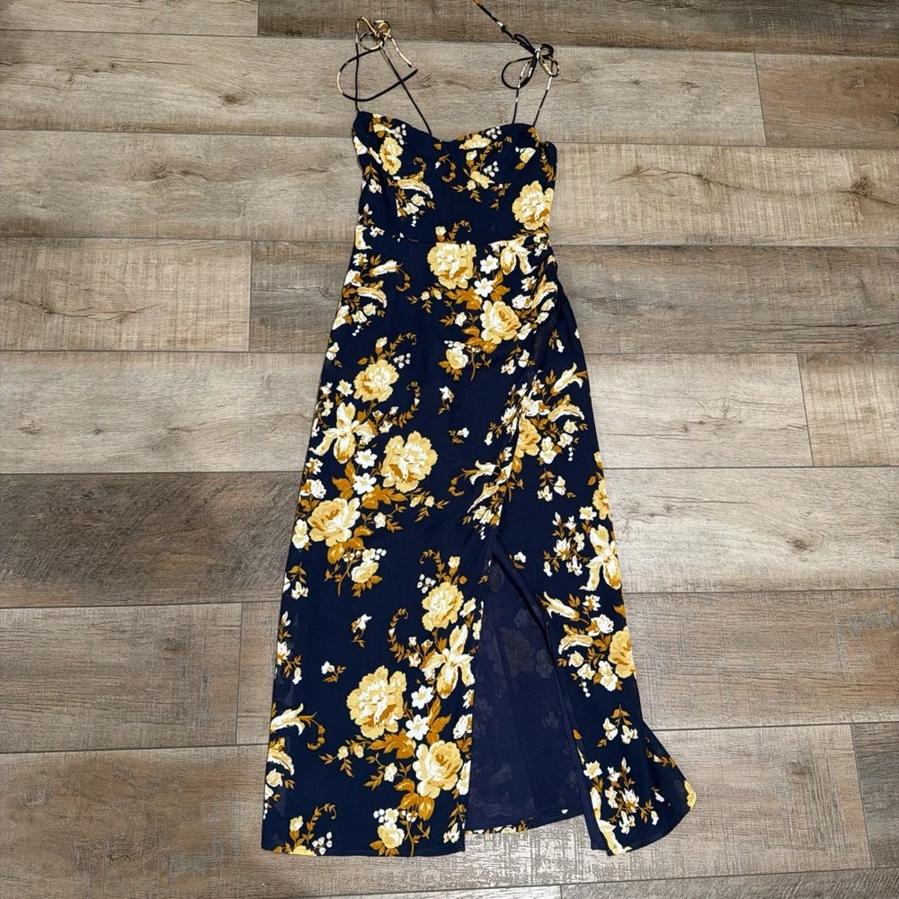 Reformation Kourtney dress in divinity - Picture 3 of 5
